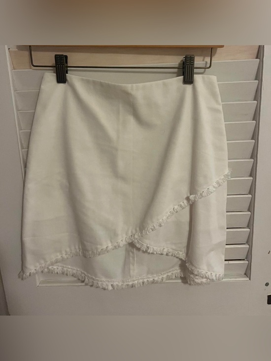 Dresses & Skirts - Classic White Fringe Hem Skirt